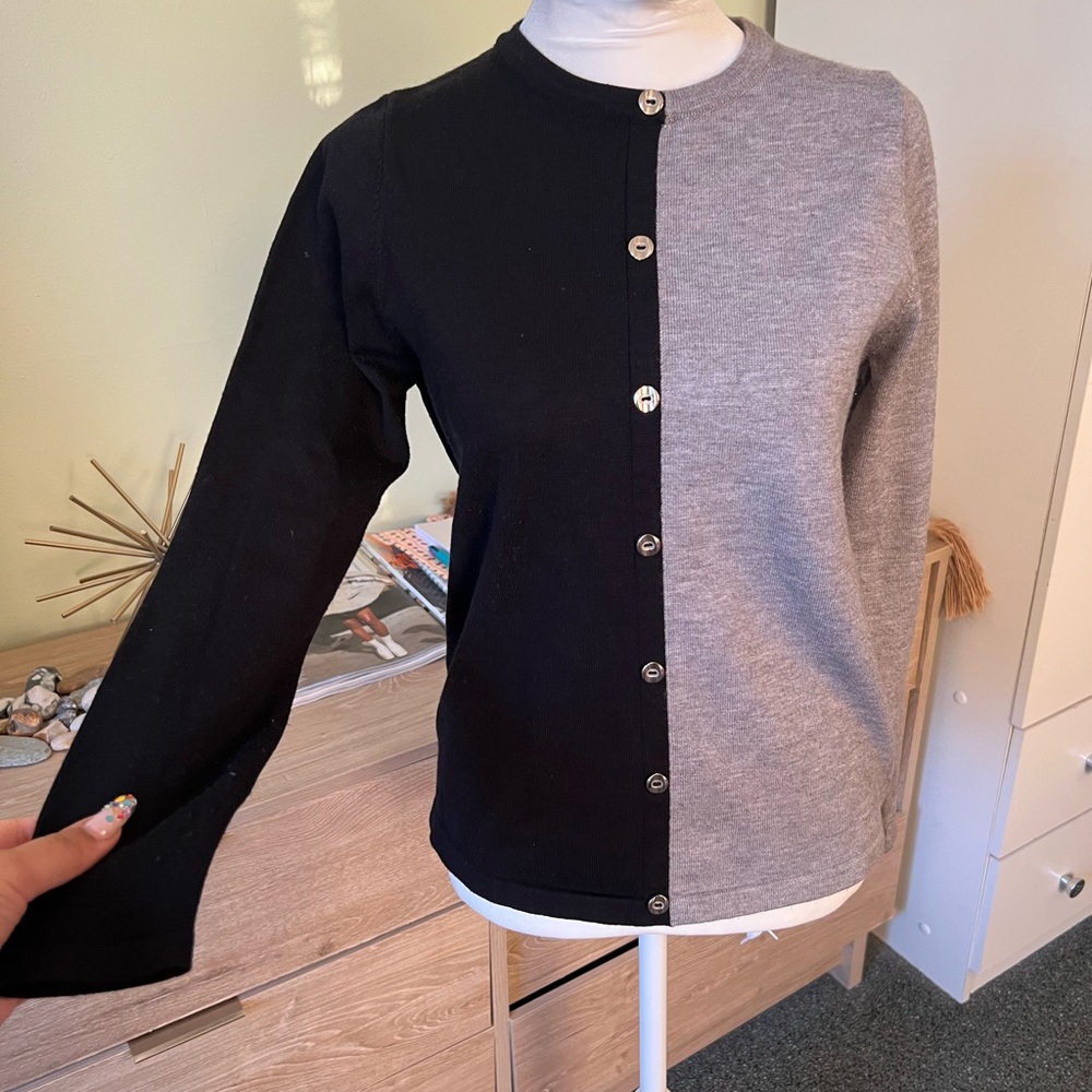 Colorblock Crewneck Button-Front Sweater - Black & Gray